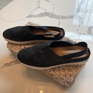 Easy Street Comfort Wave Sneaker